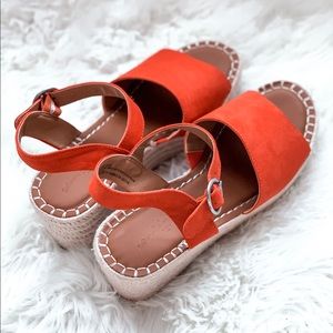 Universal Thread Platform Sandals